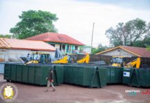 Assainissement : 13 nouveaux bacs à ordures remis à six communes de Conakry