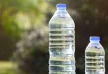 Guinée : le prix de l’eau conditionnée désormais plafonné